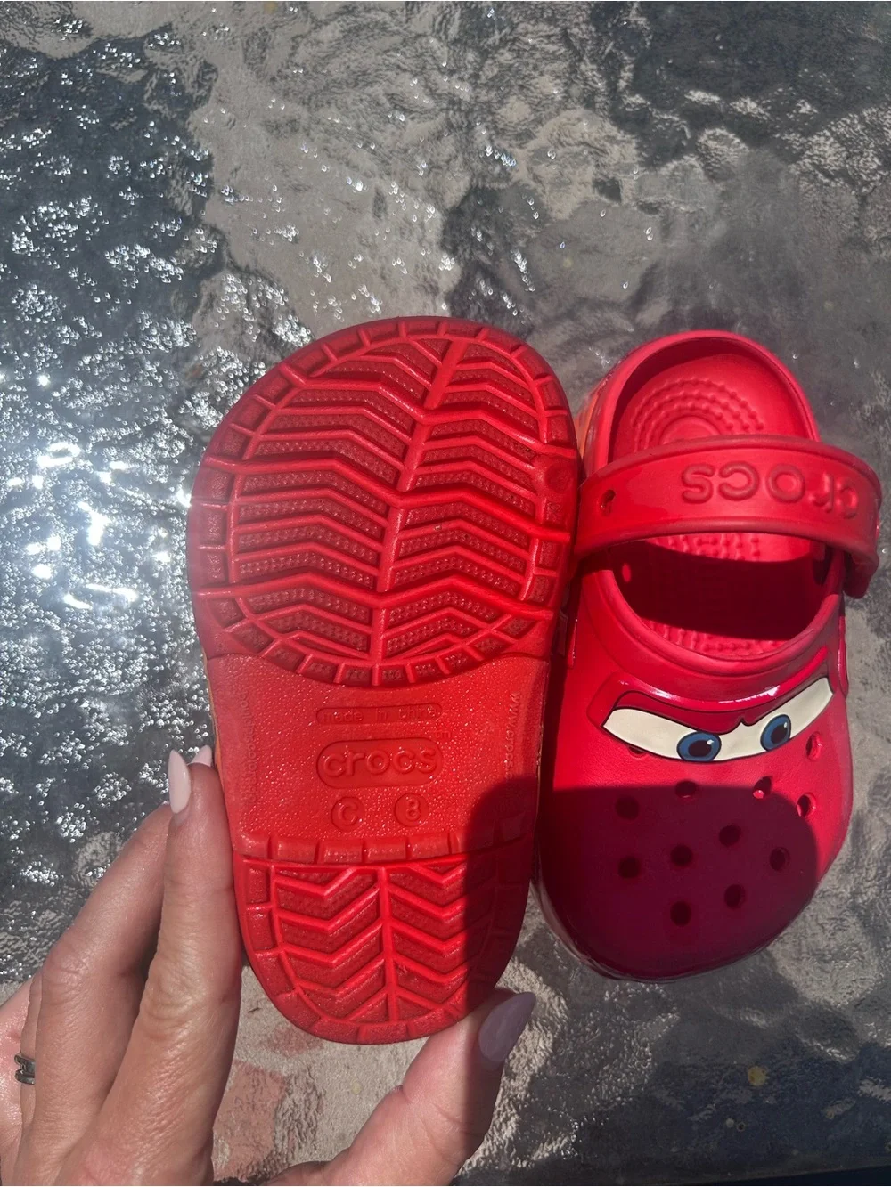 CROCS vibrant red